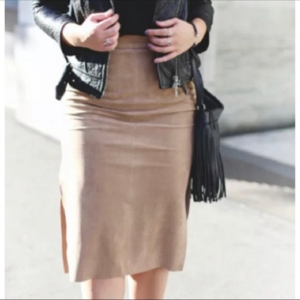Aritzia Wilfred Free sz 6 vegan suede taupe skirt